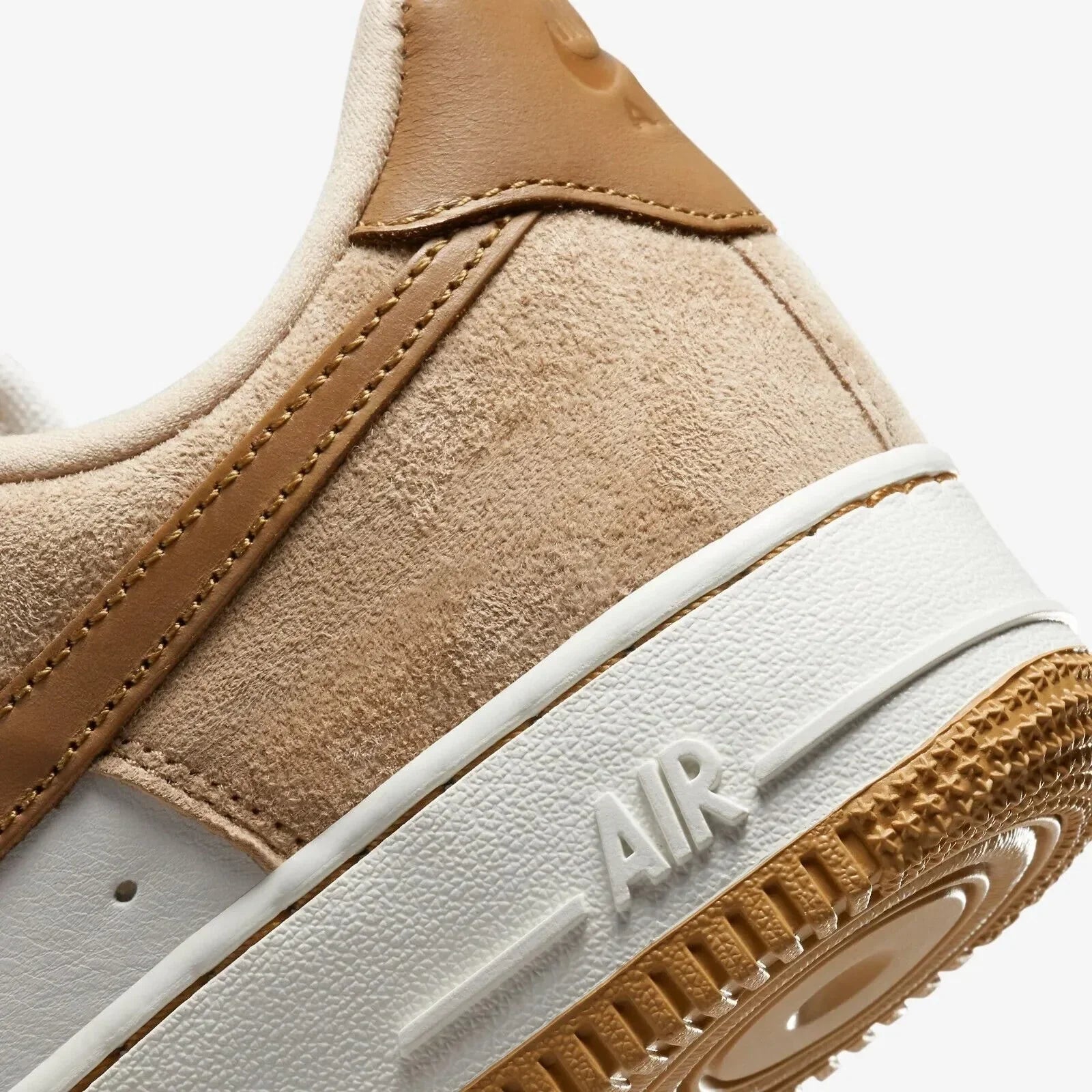 Tênis Nike Air Force 1 Low LXX Vachetta Tan Flax Marrom detalhe lateral