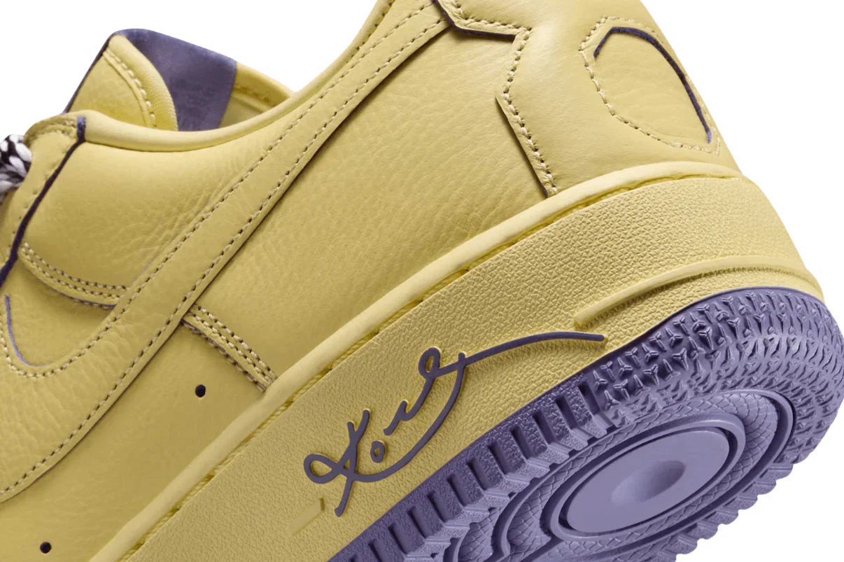 Tênis Nike Air Force 1 Low Protro Kobe Bryant Mamba Mentality Amarelo detalhe do solado