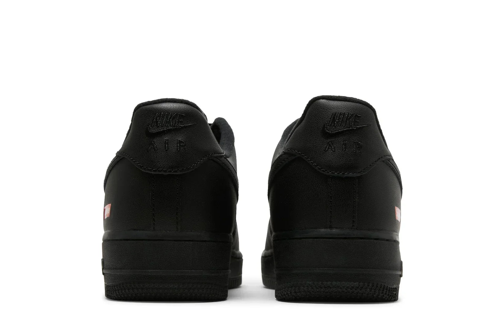 Tênis Nike Air Force 1 Low x Supreme Black Preto detalhe do solado