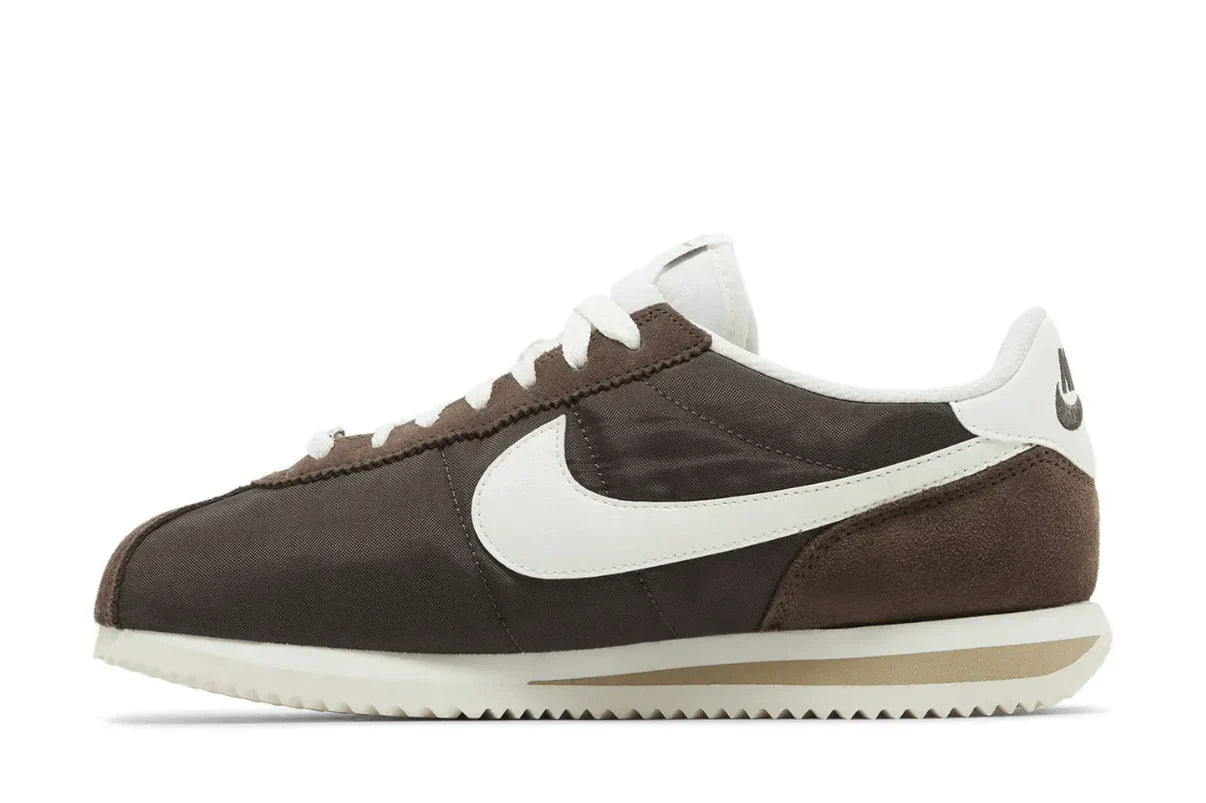 Tênis Nike Cortez Baroque Brown Marrom vista traseira