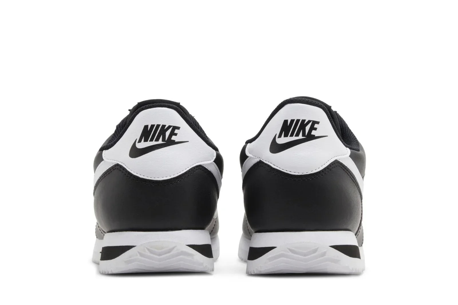 Tênis Nike Cortez Black White Preto detalhe do material
