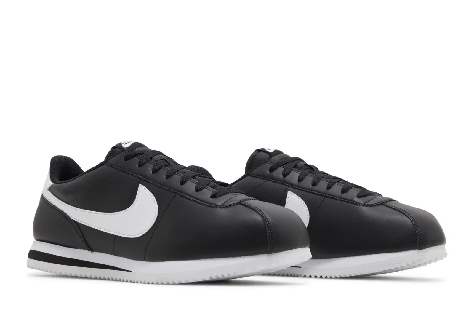 Tênis Nike Cortez Black White Preto vista traseira