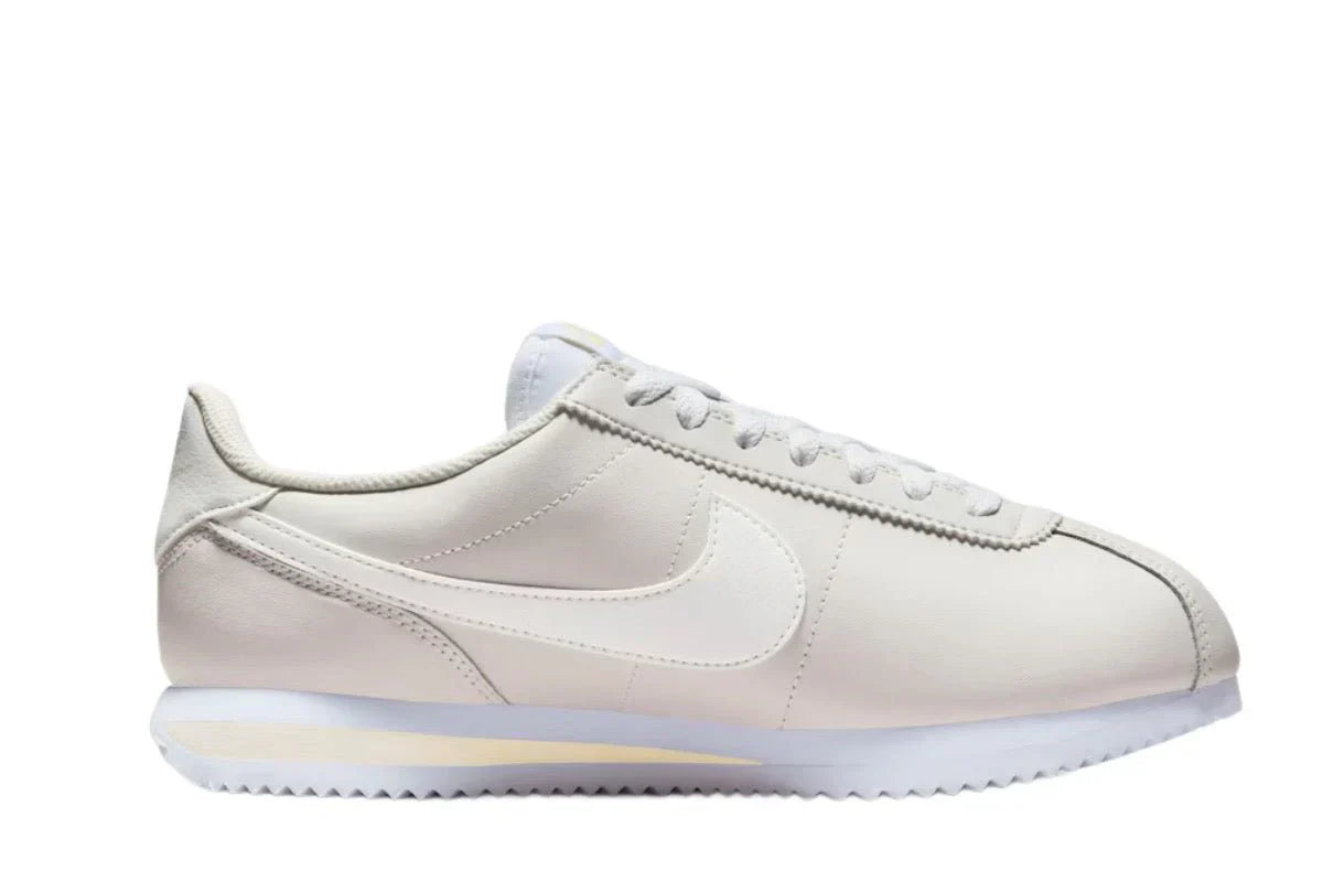 Tênis Nike Cortez Leather Phantom Coconut Bege vista superior