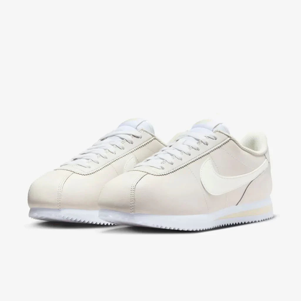 Tênis Nike Cortez Leather Phantom Coconut Bege detalhe do material