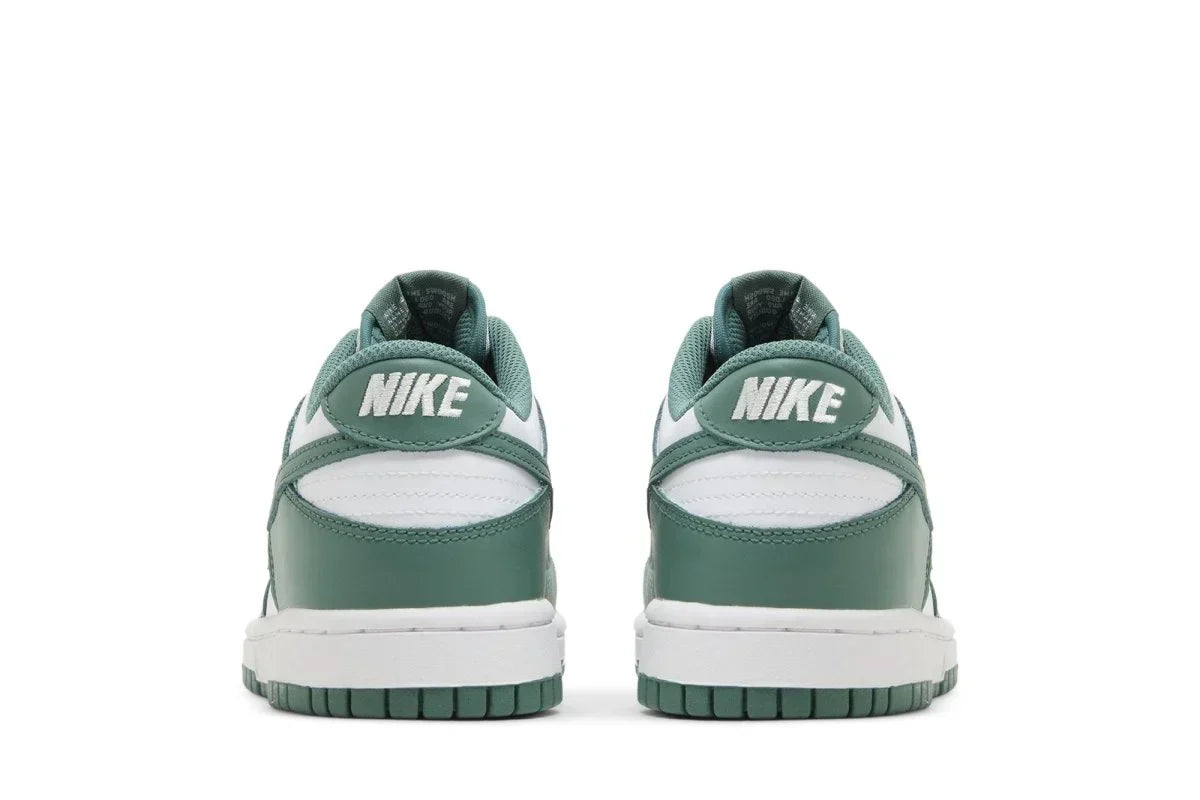 Tênis Nike Dunk Low Bicoastal Verde detalhe do solado