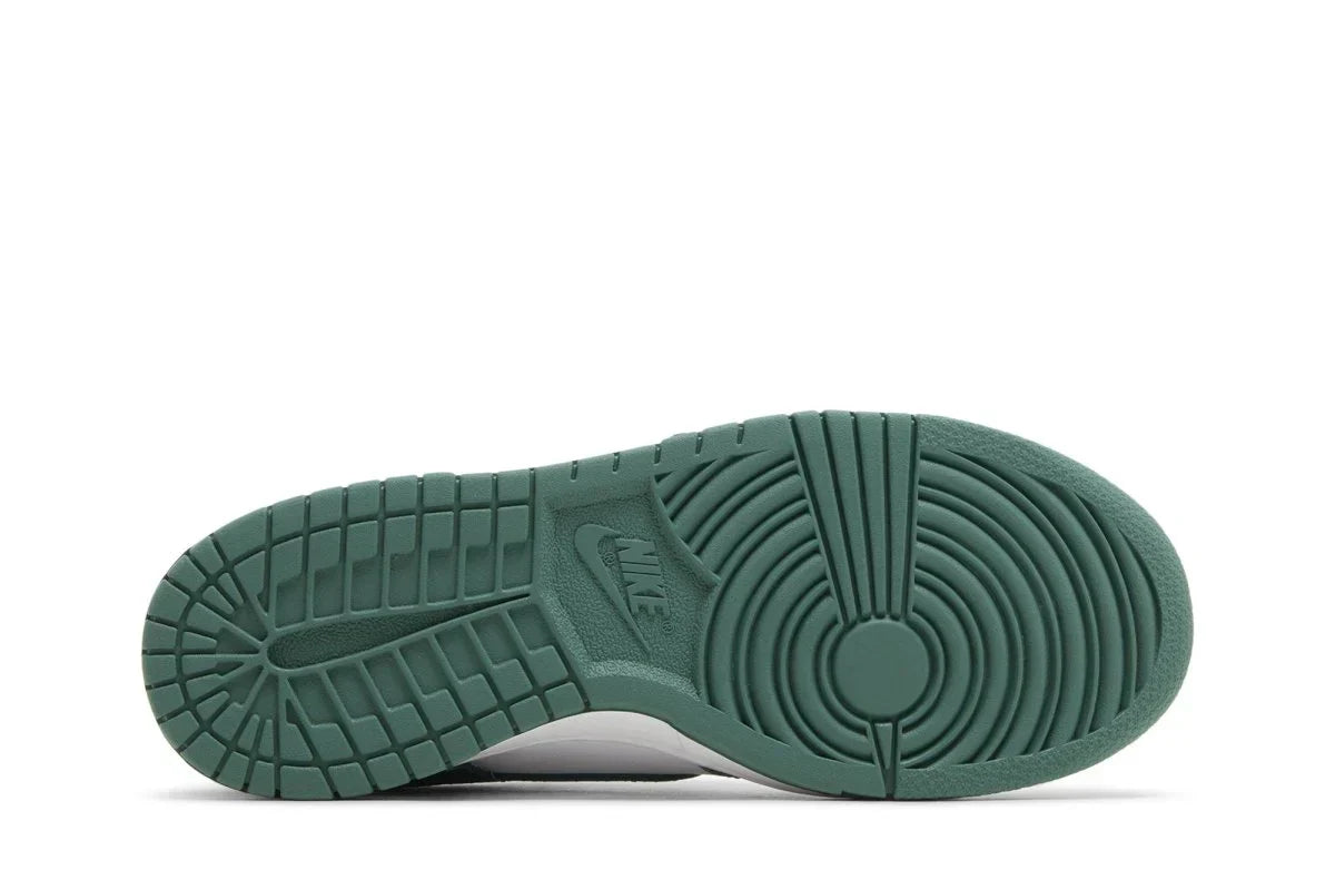 Tênis Nike Dunk Low Bicoastal Verde detalhe do material