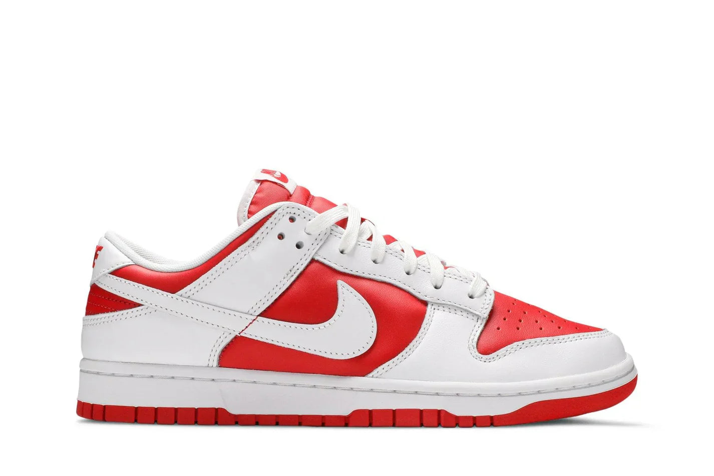 Tênis Nike Dunk Low Championship Red Vermelho vista lateral