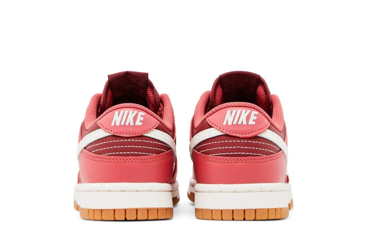 Tênis Nike Dunk Low Desert Berry Rosa detalhe lateral