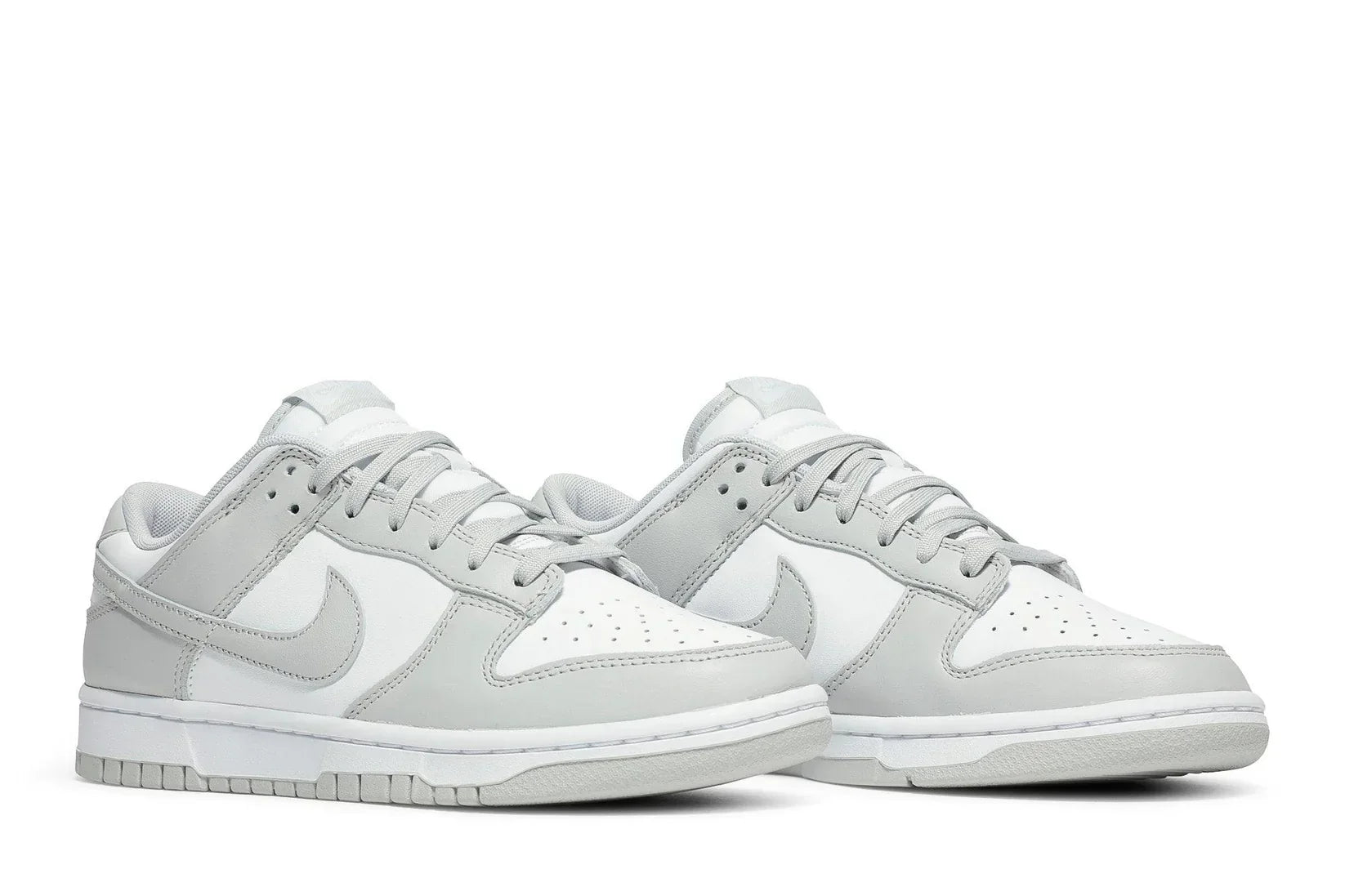 Tênis Nike Dunk Low Grey Fog Cinza detalhe do solado