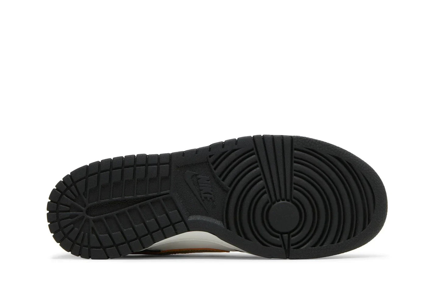 Tênis Nike Dunk Low GS Black/White Metallic Preto detalhe lateral