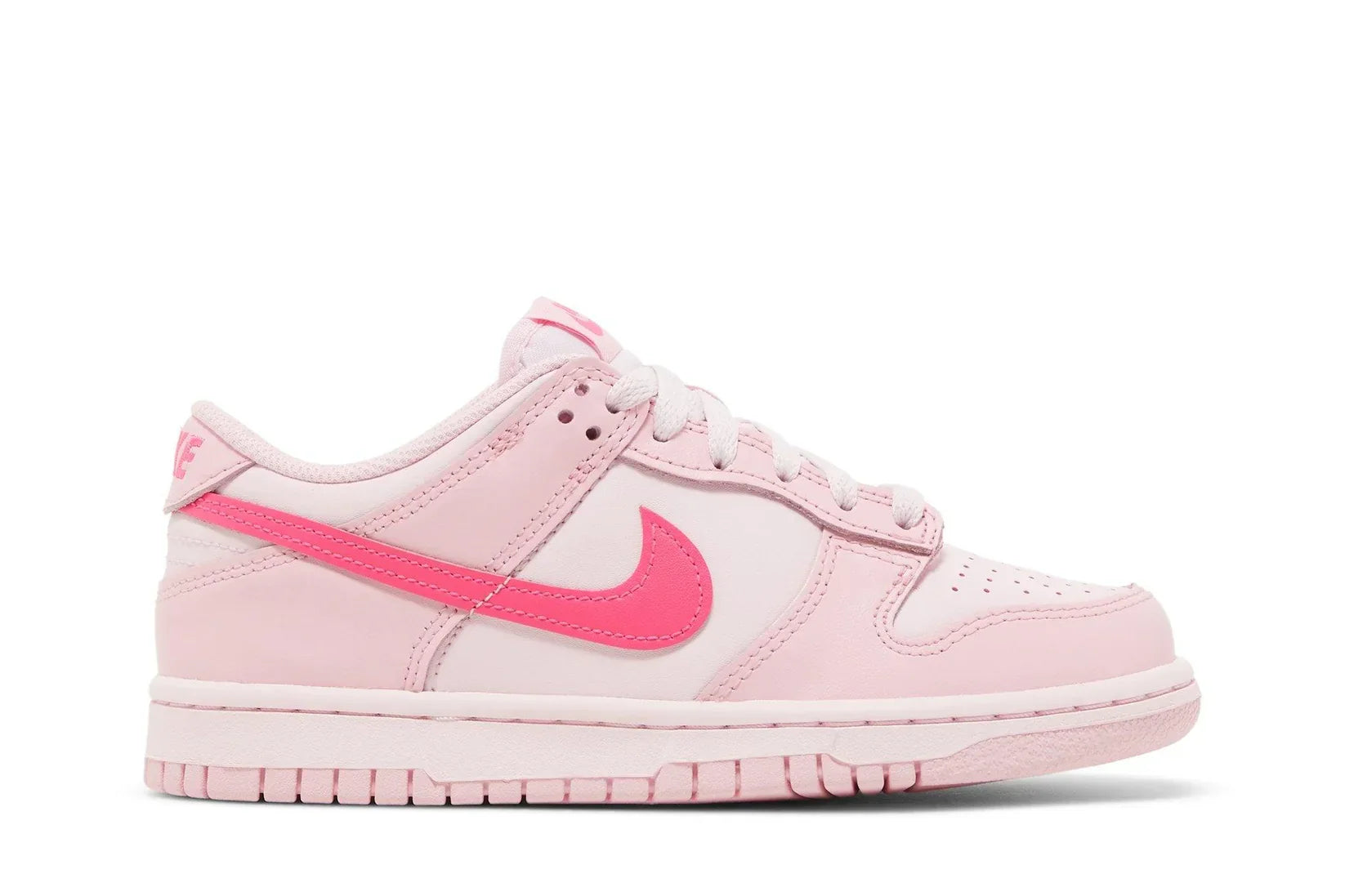 Tênis Nike Dunk Low Triple Pink Rosa vista lateral