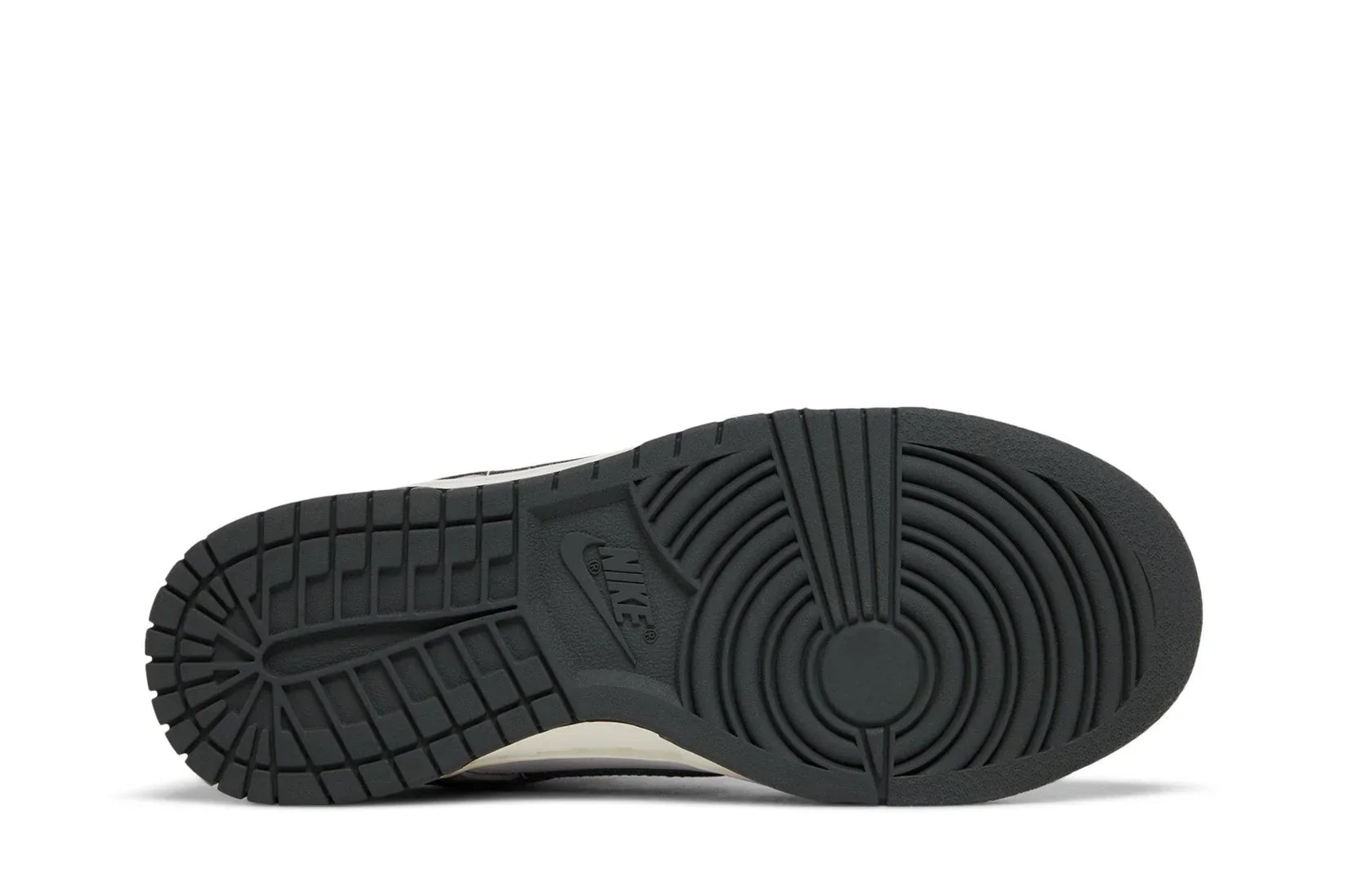 Tênis Nike Dunk Low Light Smoke Grey Cinza vista traseira