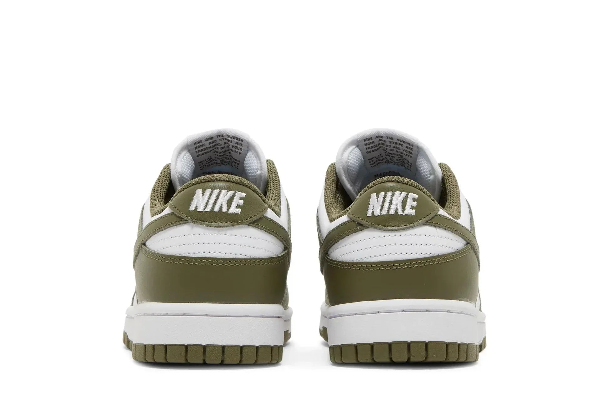 Tênis Nike Dunk Low Medium Olive Verde detalhe do solado