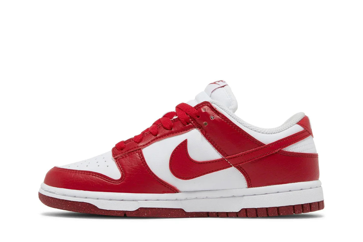 Tênis Nike Dunk Low Next Nature White Gym Red Vermelho detalhe do material