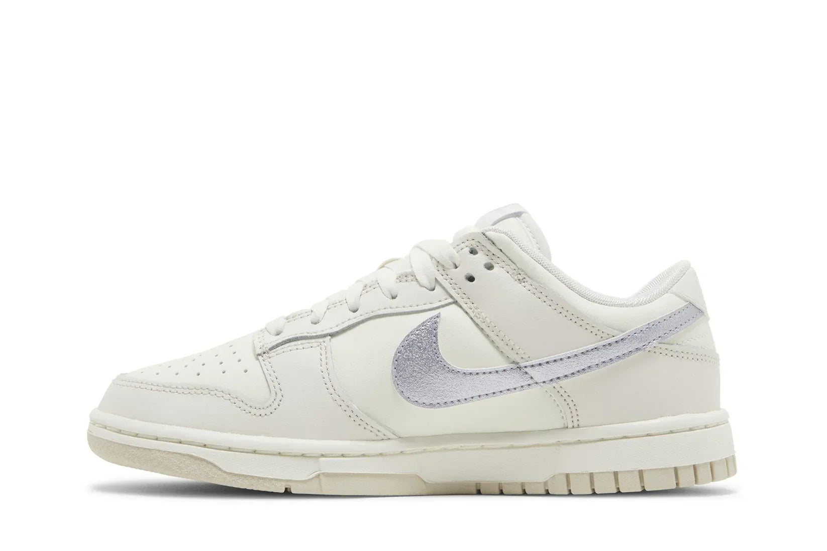 Tênis Nike Dunk Low Oxygen Purple Branco detalhe lateral