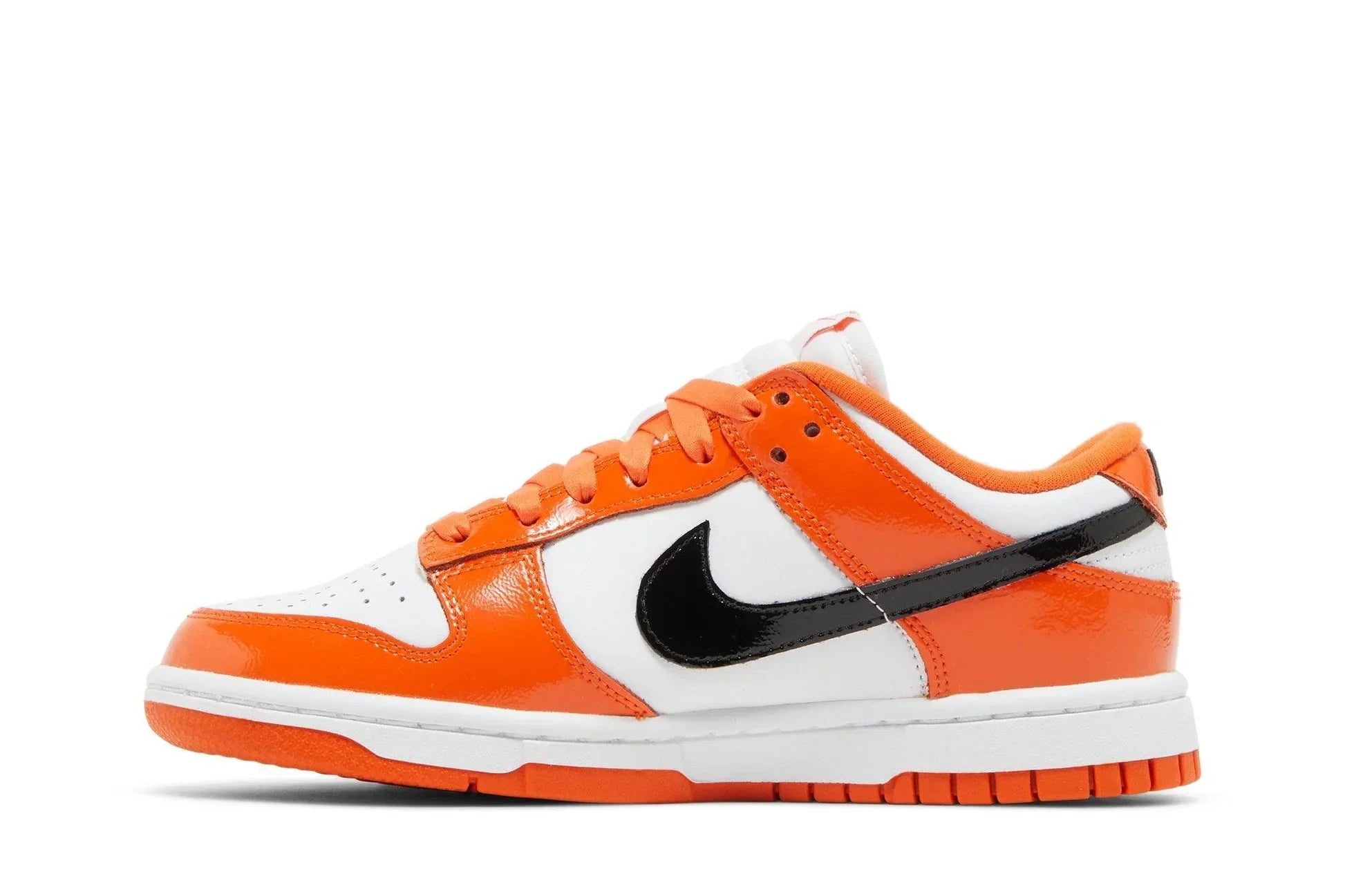 Tênis Nike Dunk Low Patent Halloween Laranja vista traseira