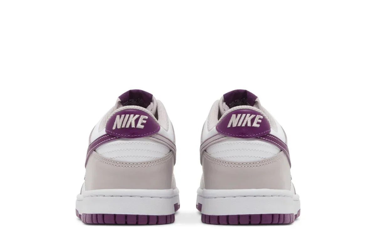 Tênis Nike Dunk Low Platinum Violet Branco detalhe do solado