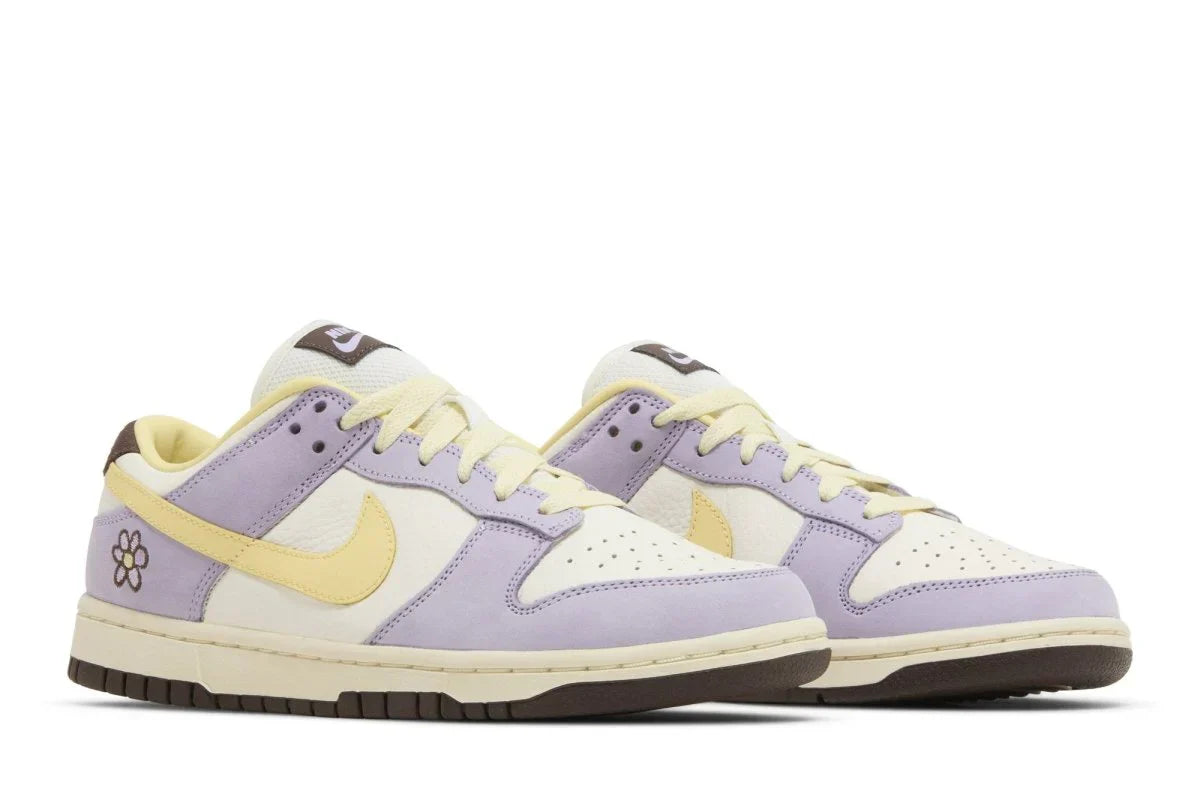 Tênis Nike Dunk Low PRM Lilac Bloom Colorido detalhe lateral