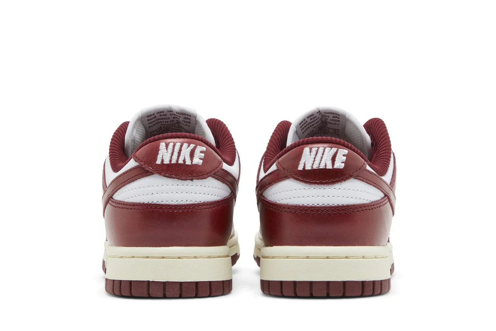 Tênis Nike Dunk Low PRM Vintage Team Red Vermelho detalhe do material