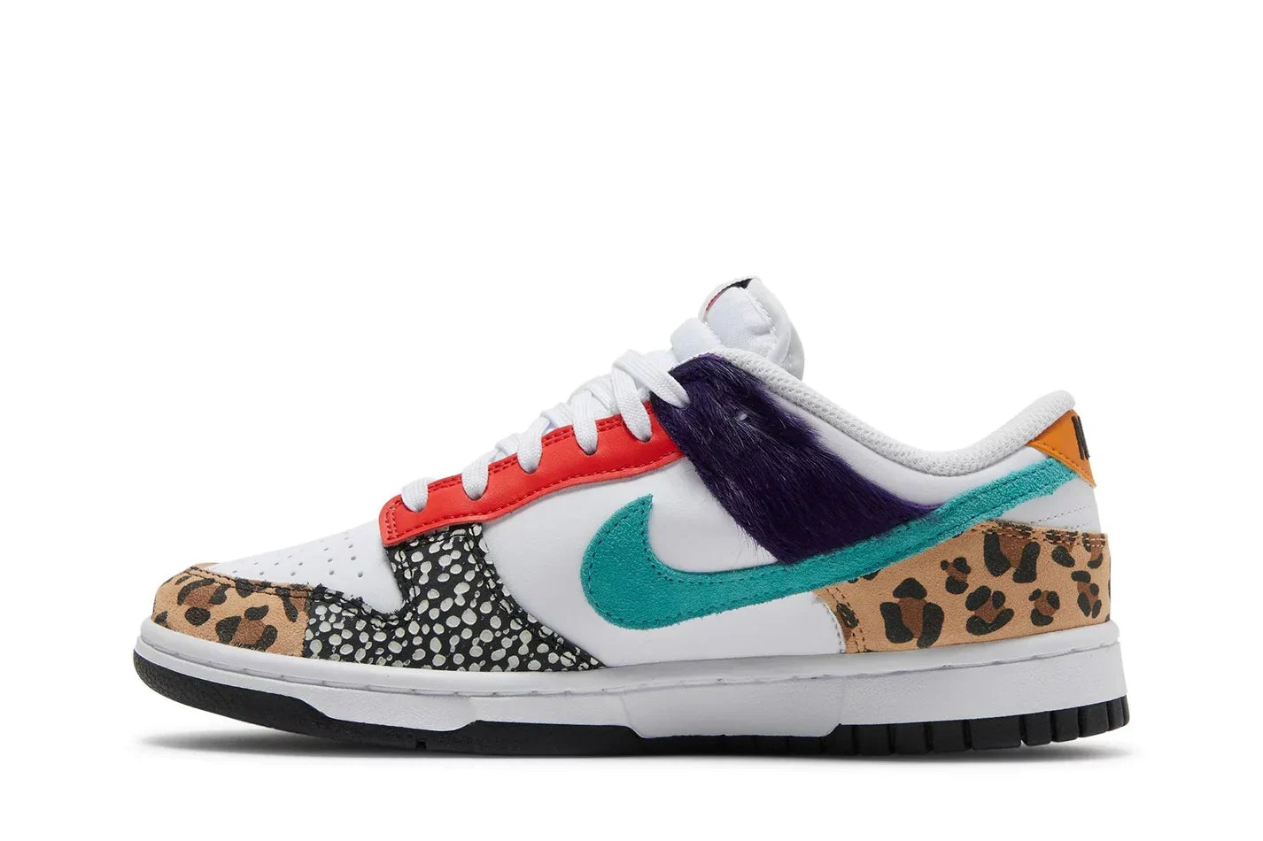 Tênis Nike Dunk Low SE Animal Colorido vista traseira