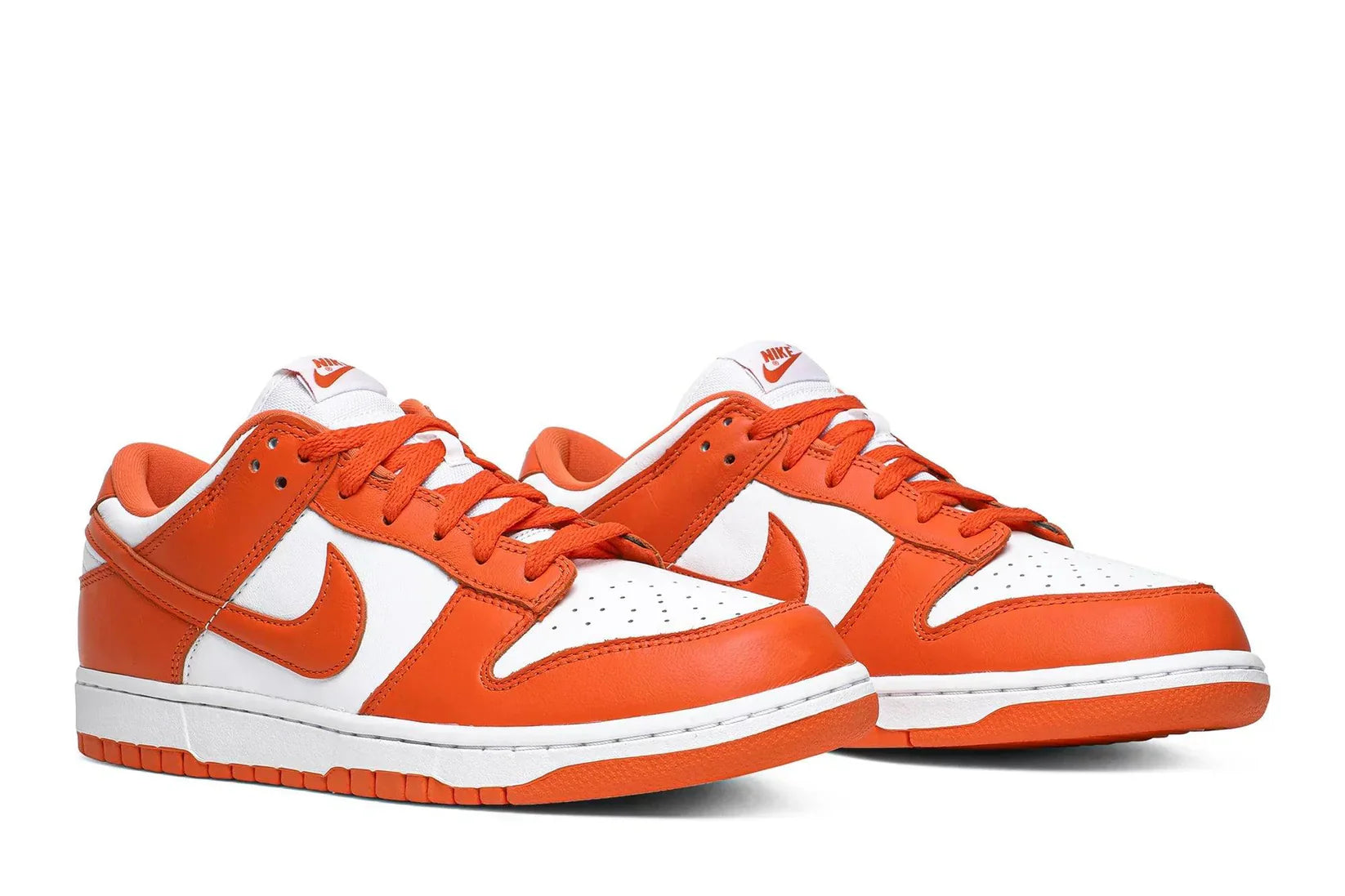 Tênis Nike Dunk Low Syracuse Laranja detalhe lateral
