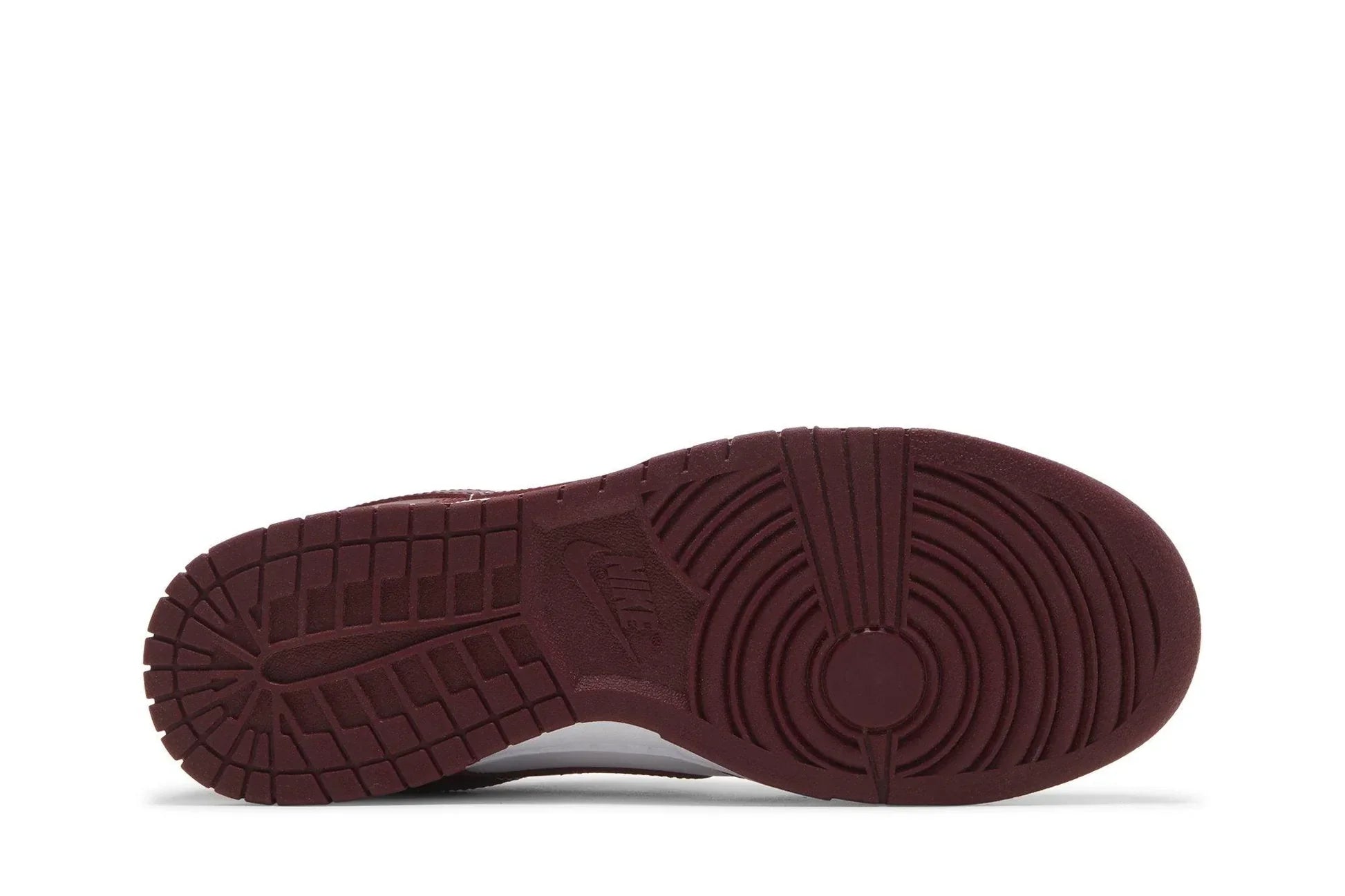 Tênis Nike Dunk Low Team Red Vermelho detalhe do solado