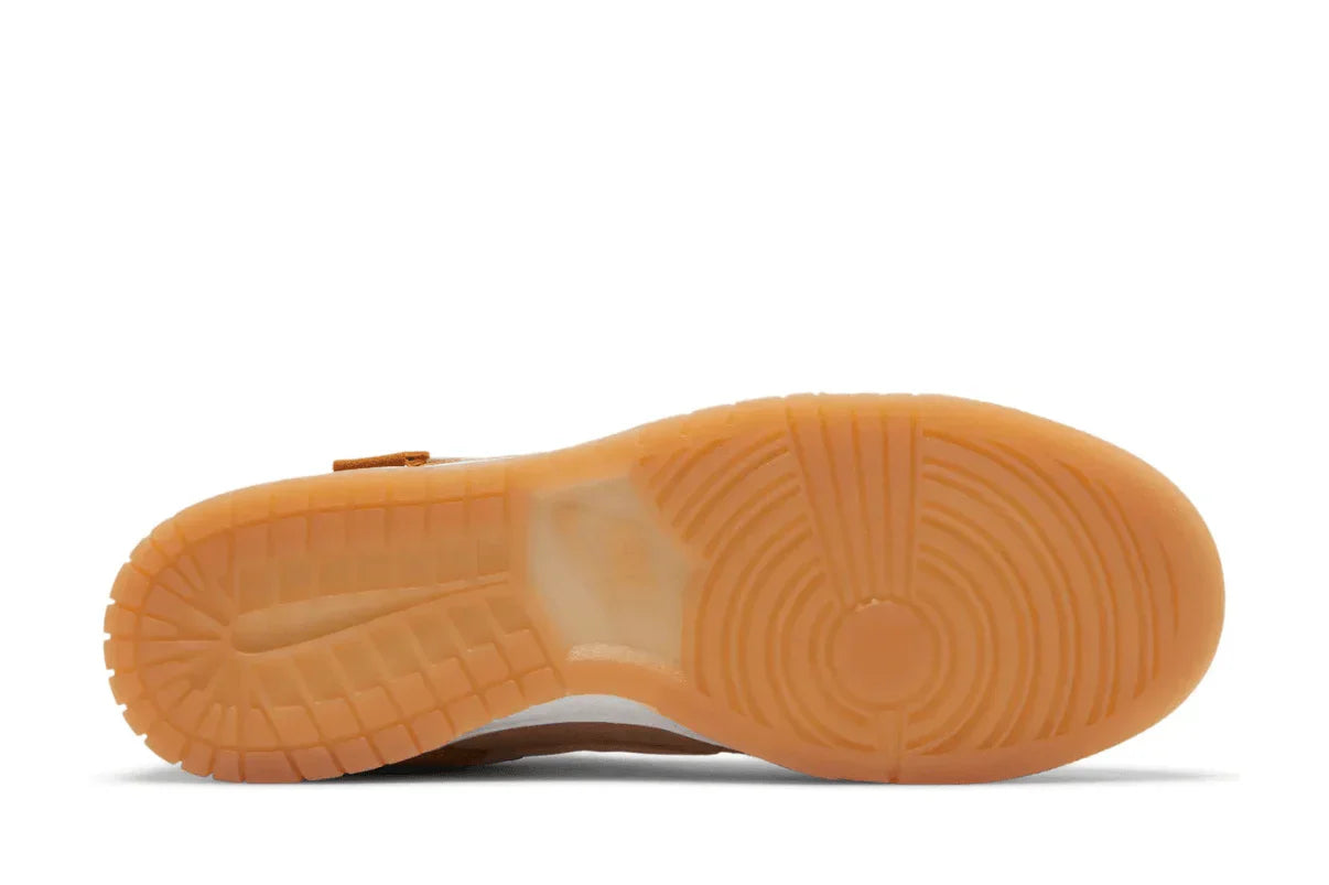 Tênis Nike Dunk Low Teddy Bear Marrom detalhe lateral