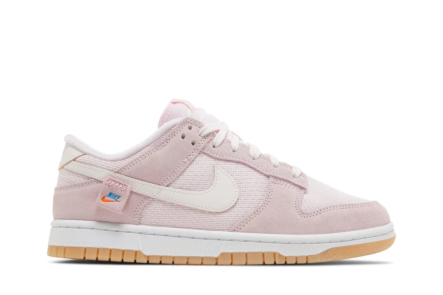Tênis Nike Dunk Low Teddy Bear Pink Rosa vista lateral