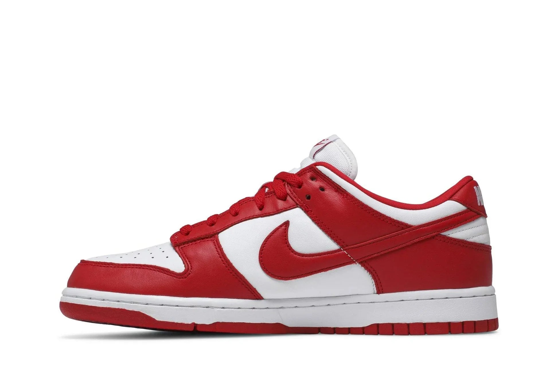 Tênis Nike Dunk Low University Red Vermelho vista traseira