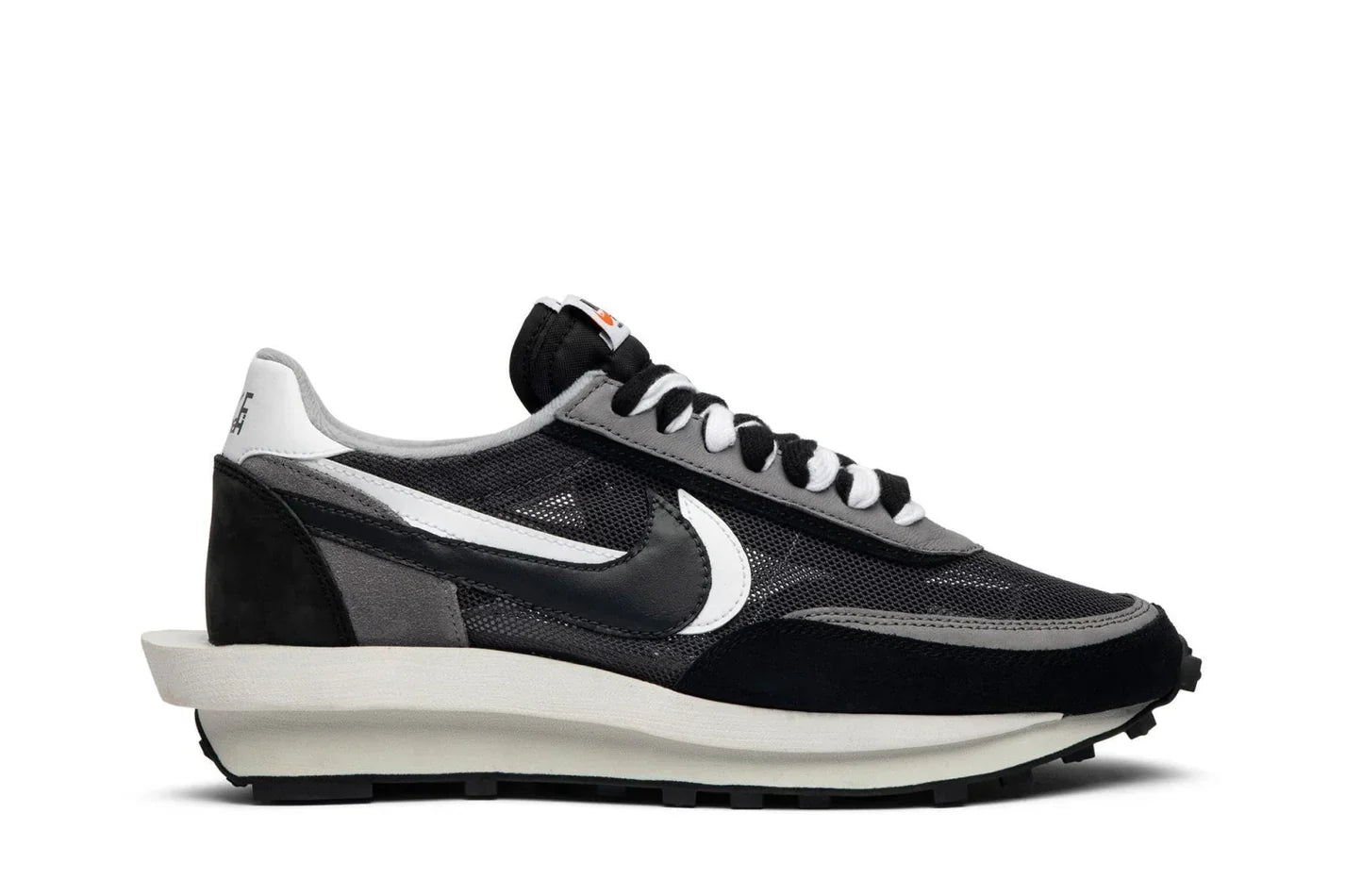 Tênis Nike LD Waffle x Sacai Black Preto vista lateral