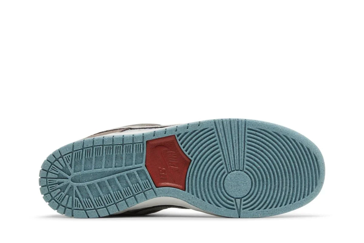 Tênis Nike Sb Dunk Low Big Money Savings Marrom detalhe lateral