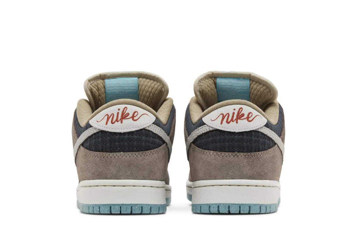 Tênis Nike Sb Dunk Low Big Money Savings Marrom detalhe do solado