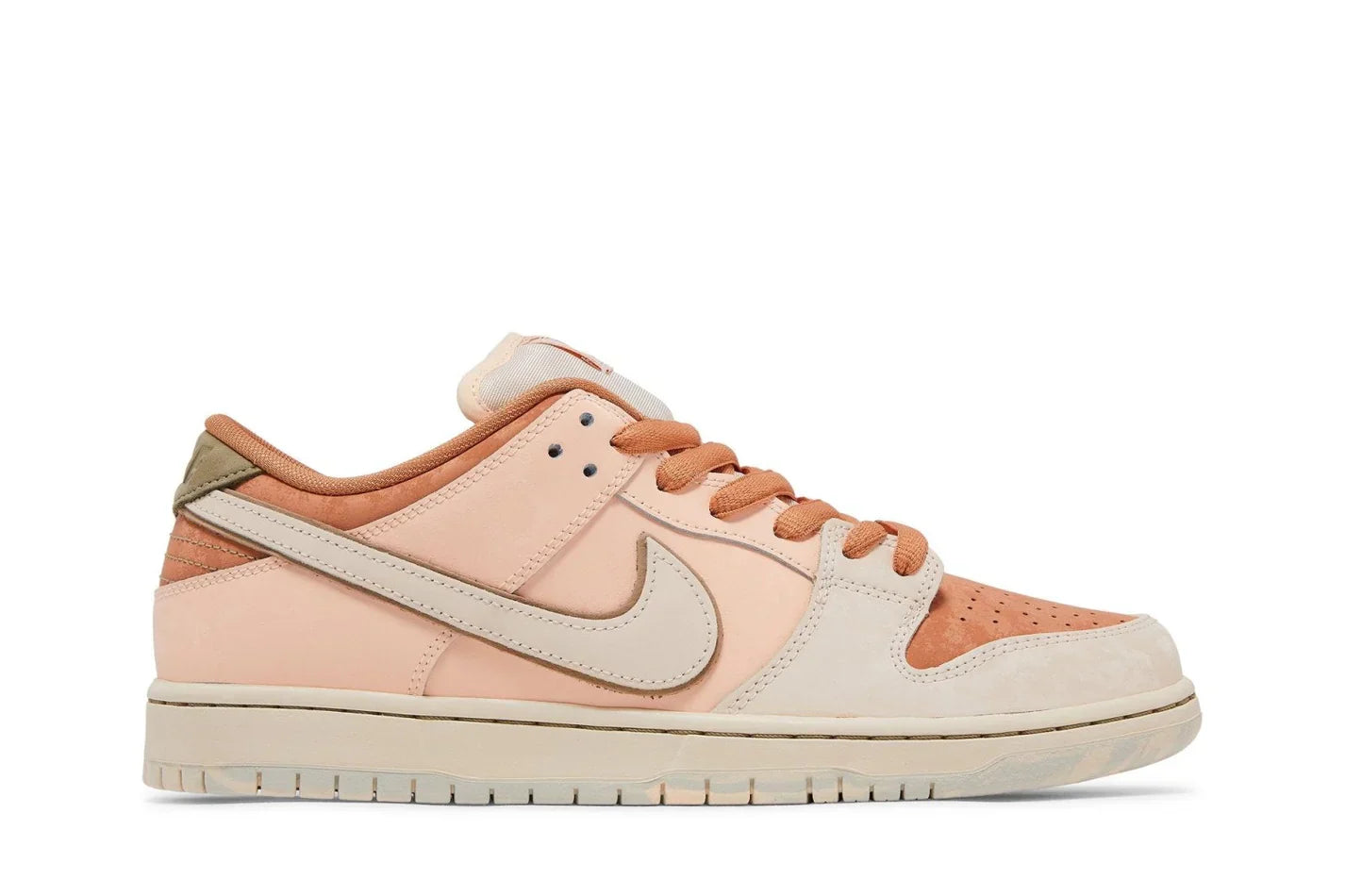 Tênis Nike Sb Dunk Low Trocadéro Gardens Marrom vista lateral