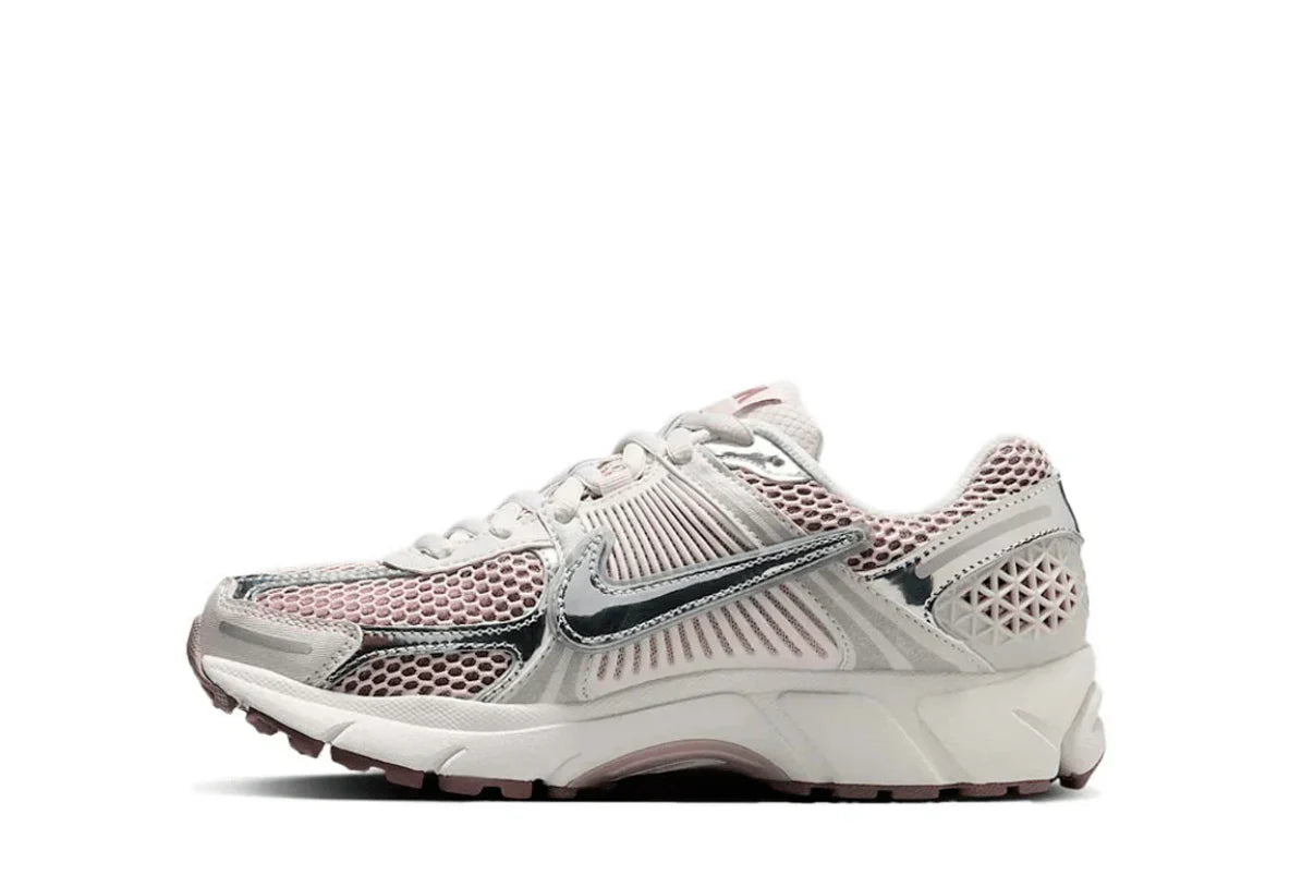 Tênis Nike Zoom Vomero 5 Metallic Silver Platinum Violet Prateado/Violeta detalhe do material