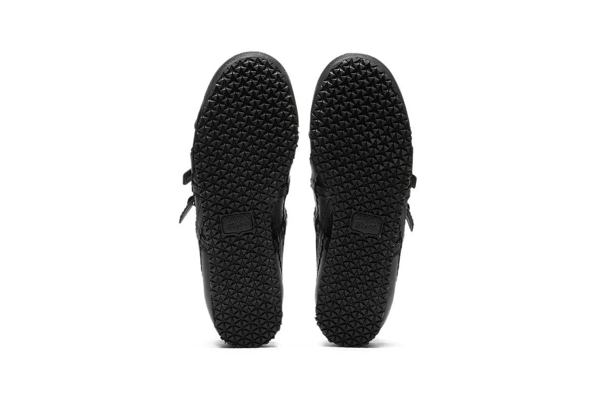 Tênis Onitsuka Tiger Mexico 66 TGRS Triple Black Preto detalhe frontal