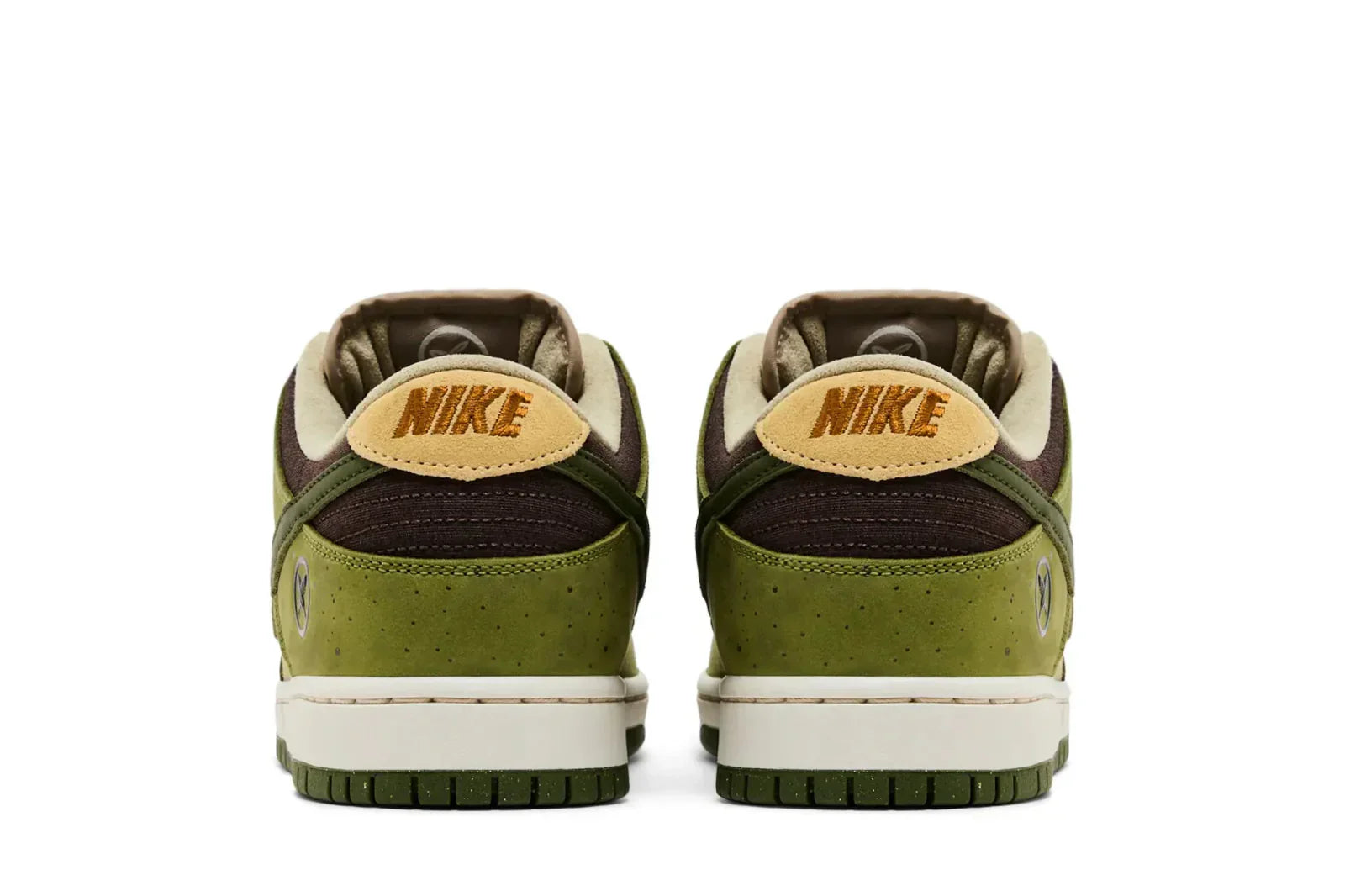 Tênis Yuto Horigome x Dunk Low SB Matcha vista traseira