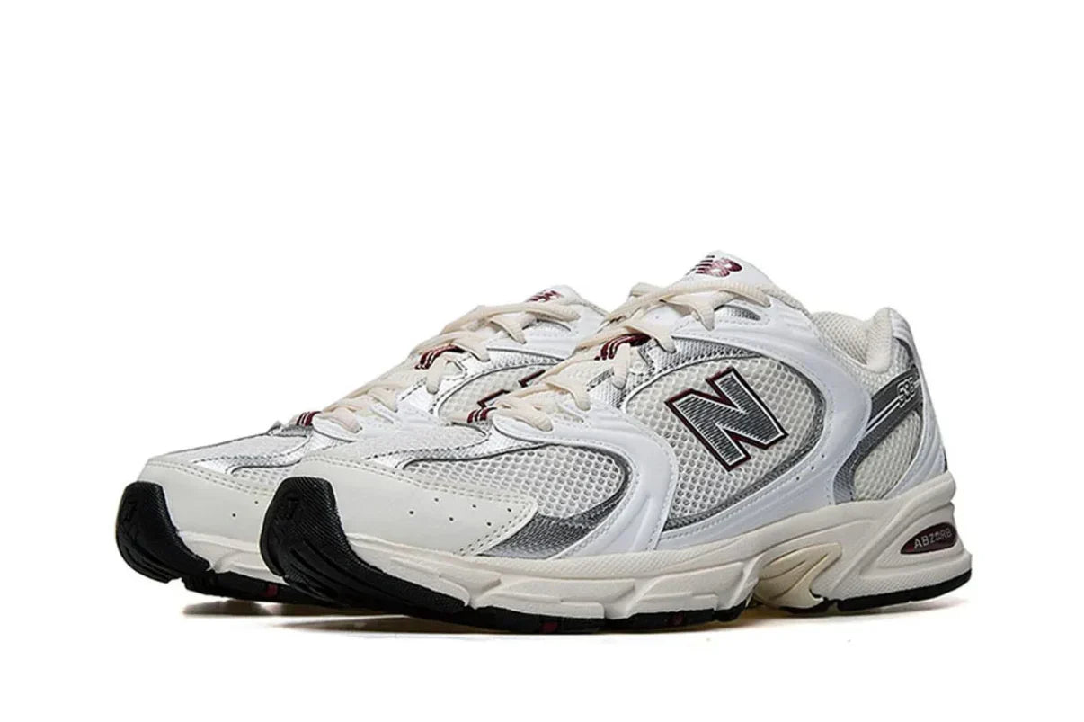 Tênis New Balance 530 Sea Salt White Mercury Red Branco detalhe do solado
