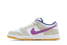 Tênis Nike Sb Dunk Low x Rayssa Leal Bege vista traseira