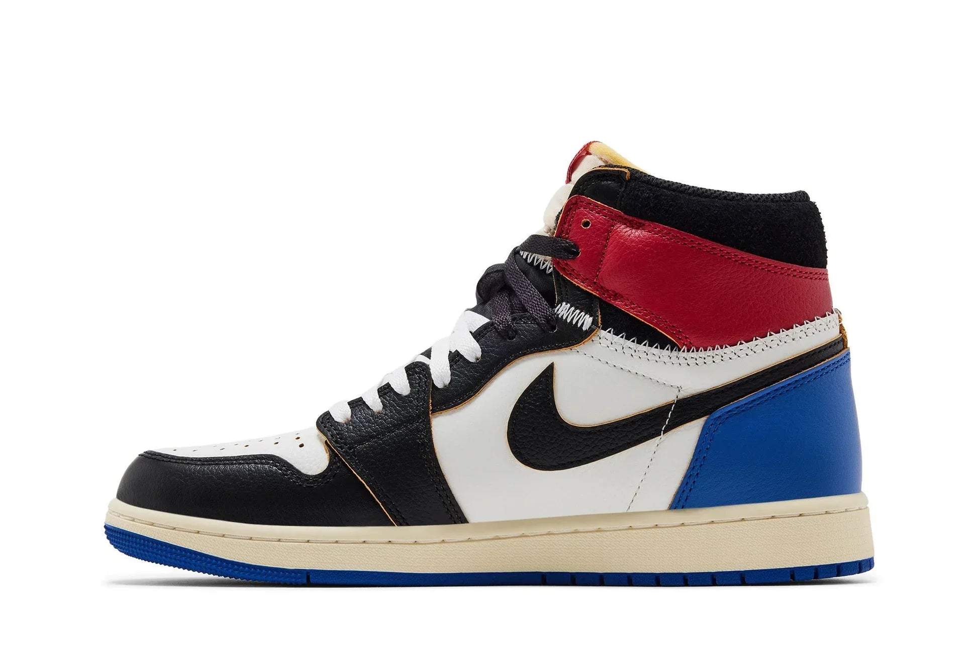 Tênis Air Jordan 1 High Fragment Design x Union LA Varsity Red Branco detalhe lateral