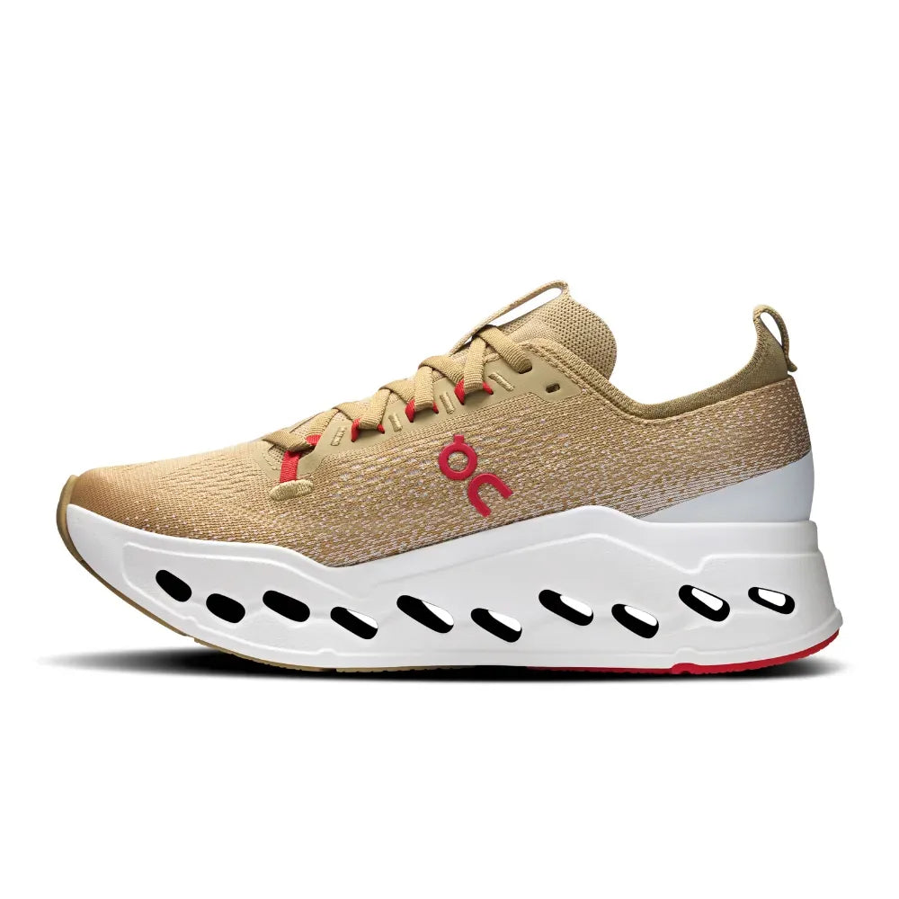 Tênis On Running Cloudsurfer Max Year of the Horse Chai Ivory detalhe lateral