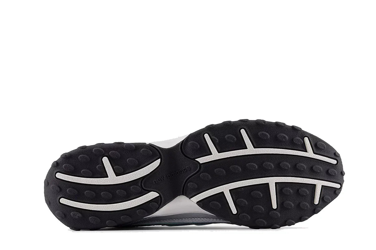 Tênis New Balance 204L Light Silver Metallic Prata detalhe do solado