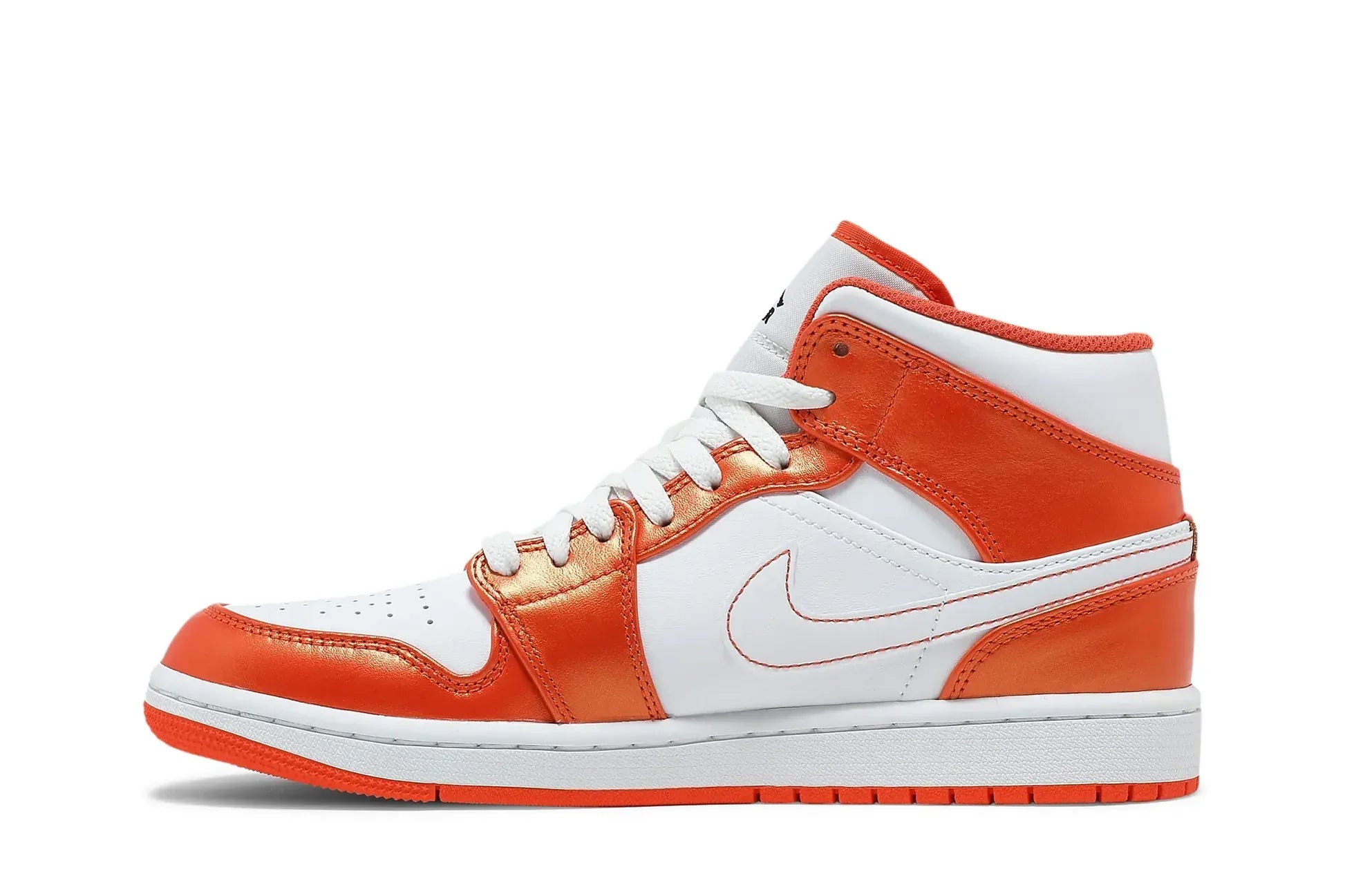 Tênis Nike Air Jordan 1 Mid SE Electro Orange Laranja detalhe lateral