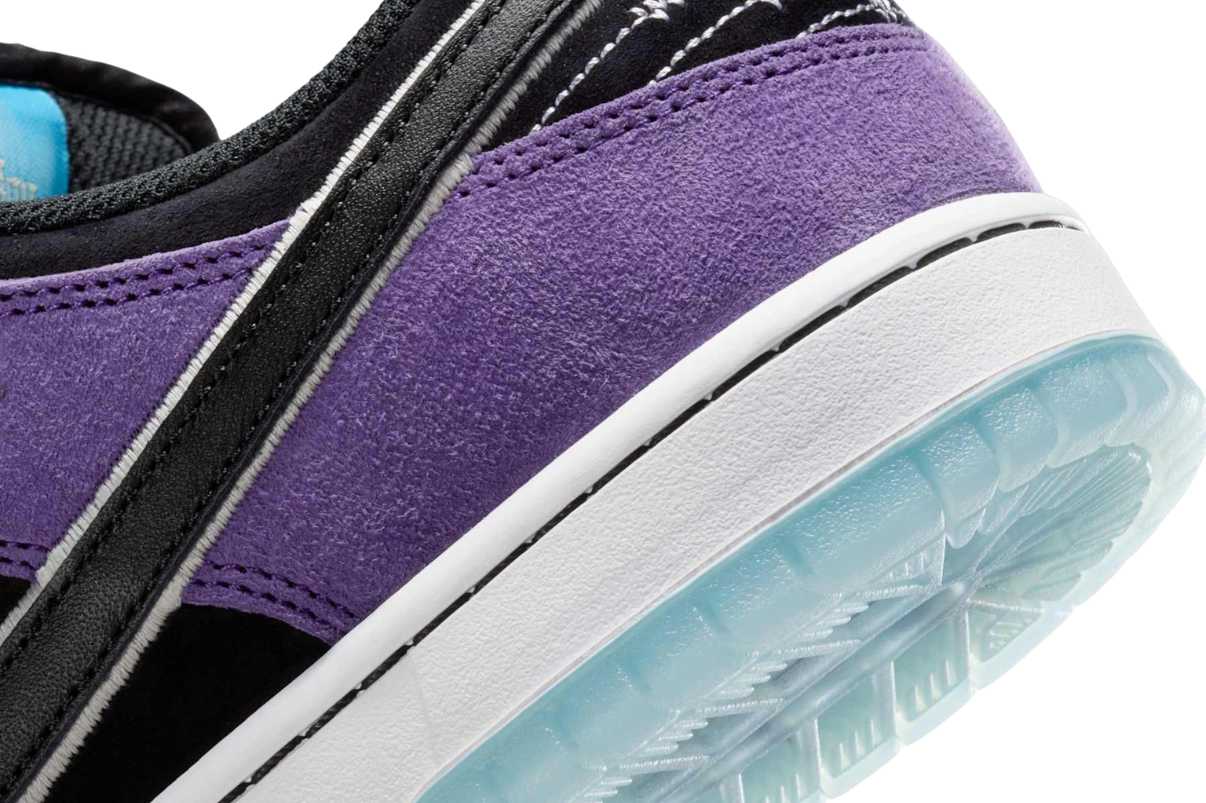 Tênis Nike SB Dunk Low Pro x Hayley Wilson Black and Court Purple Roxo vista traseira