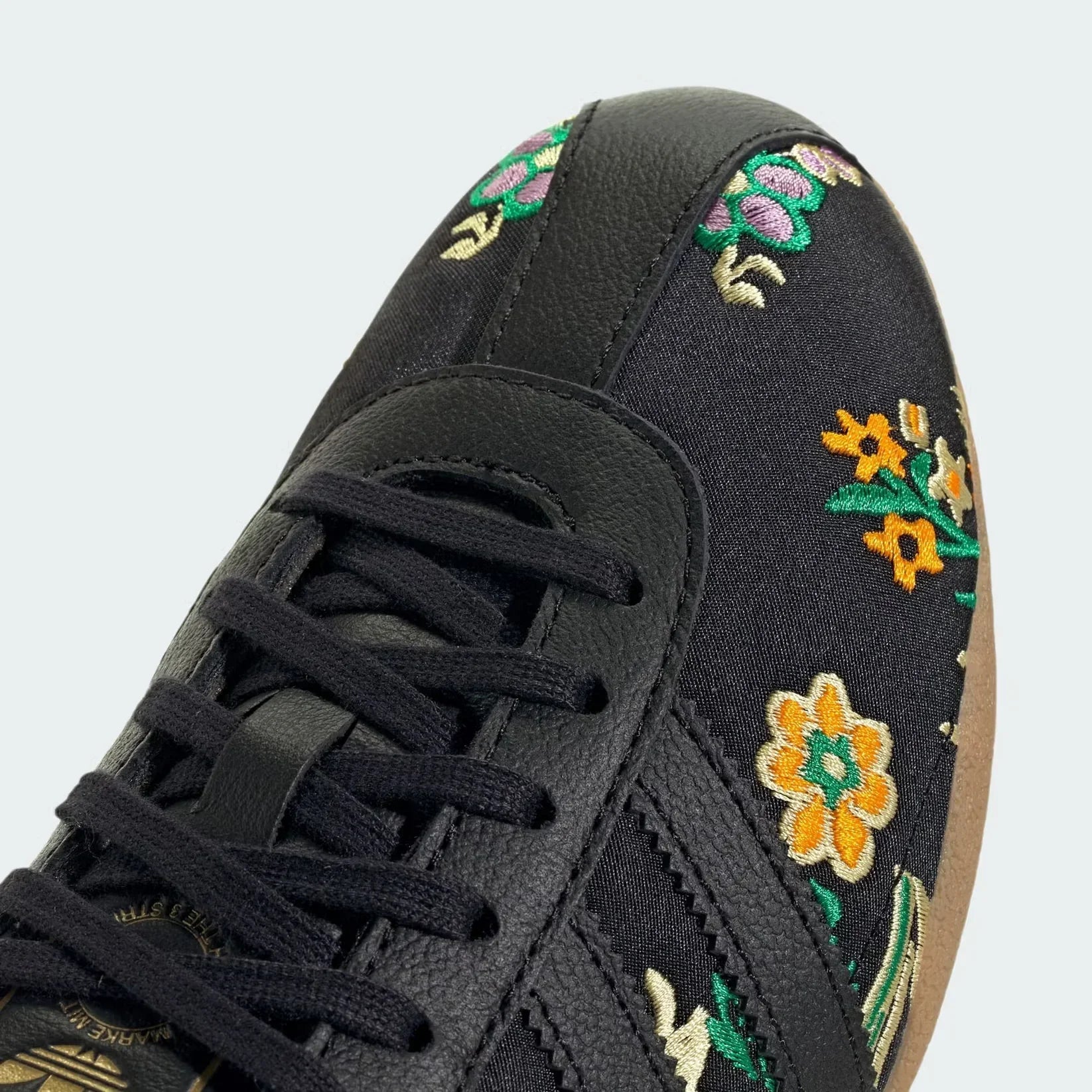 Tênis Adidas Tokyo Black Floral Embroidery Preto detalhe do solado