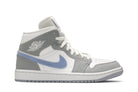 Tênis Air Jordan 1 Mid Wolf Grey Cinza vista lateral