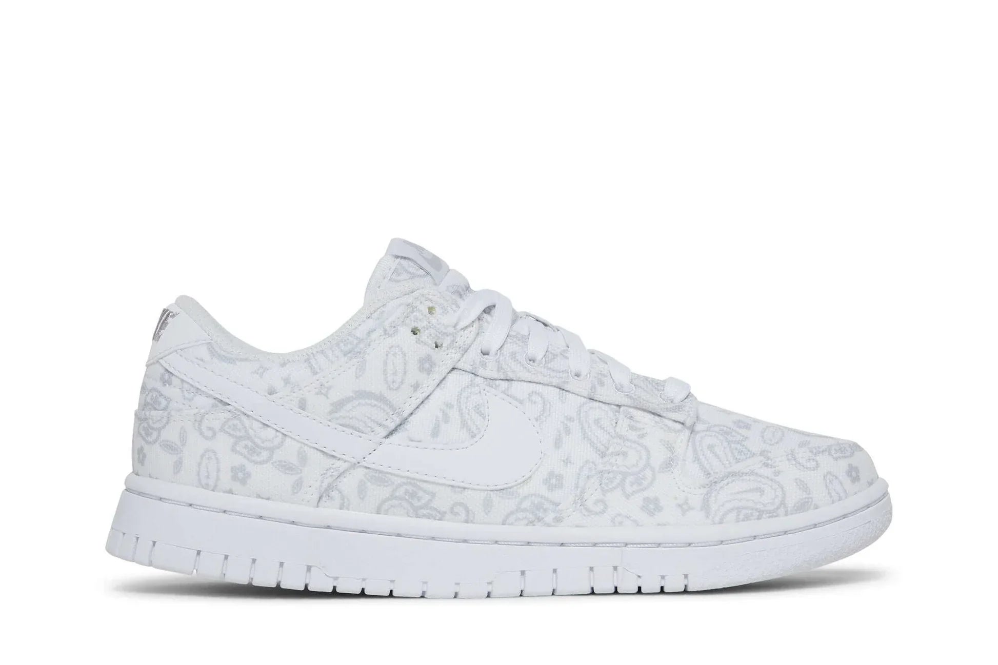 Tênis Nike Dunk Low White Paisley Branco vista lateral