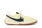 Tênis Nike Moon Shoe SP Jacquemus Alabaster Amarelo vista lateral