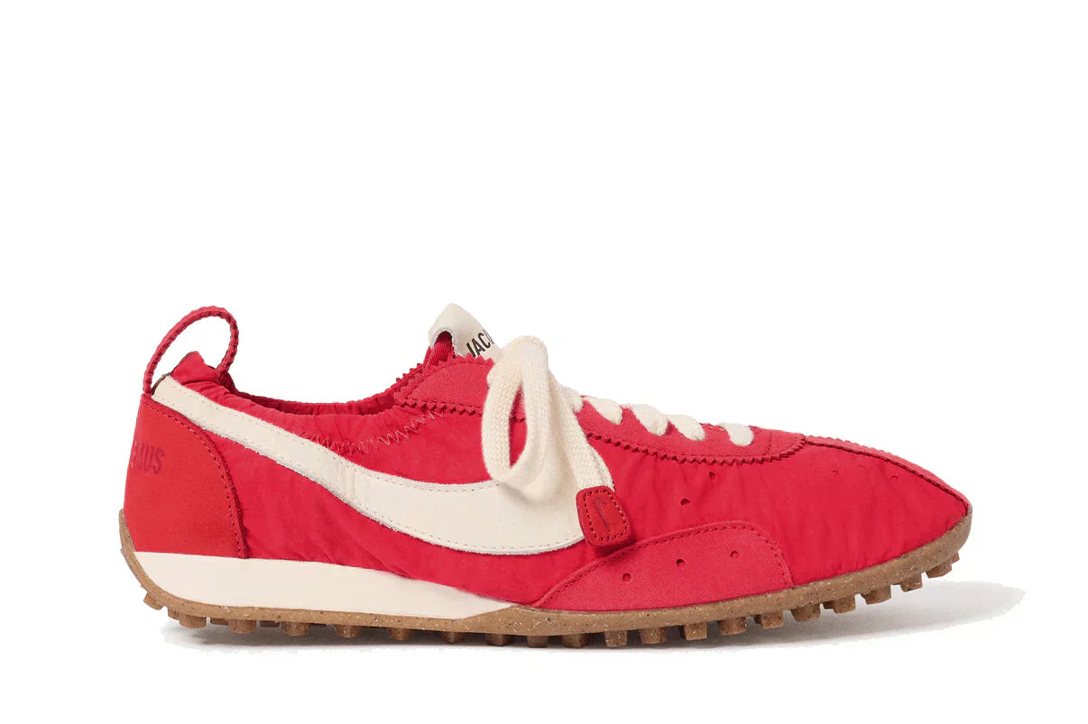 Tênis Nike Moon Shoe SP Jacquemus University Red Vermelho vista lateral