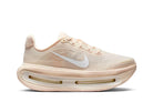 Tênis Nike Vomero Premium Chalk Bege vista lateral
