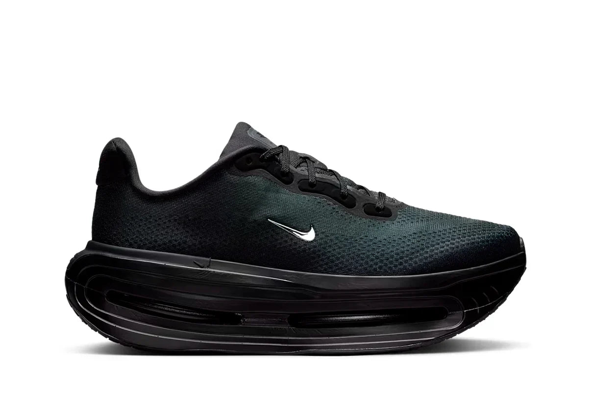 Tênis Nike Vomero Premium SP Black Mini Chrome Swoosh Preto vista lateral